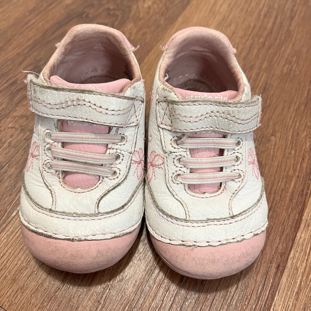 Stride Rite first walkers soft motion Size 4.5M